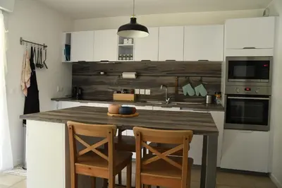 Cuisine ou kitchenette dans l'établissement Appartement T3 (plain-pied) et son jardin privatif clos à Vieux Boucau