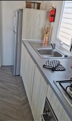 Cuisine ou kitchenette dans l'établissement Mobil Home Camping 4*