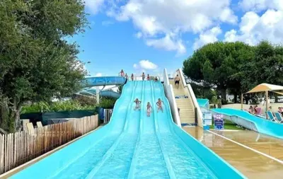 Piscine de l'établissement Mobil Home Camping 4* ou située à proximité