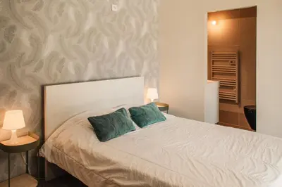 Un ou plusieurs lits dans un hébergement de l'établissement VILLA DREAM LANDES Piscine tempérée-Jacuzzi-5 suites parentales