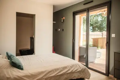 Un ou plusieurs lits dans un hébergement de l'établissement VILLA DREAM LANDES Piscine tempérée-Jacuzzi-5 suites parentales