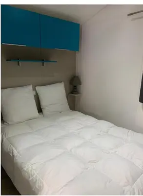 Un ou plusieurs lits dans un hébergement de l'établissement Mobil Home Moderne avec grand terrasse
