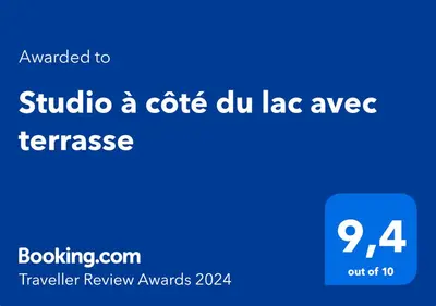 Certificat, récompense, panneau ou autre document affiché dans l'établissement Studio à côté du lac avec terrasse