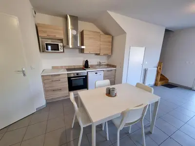 Cuisine ou kitchenette dans l'établissement La Cabane Fournier 10 min a pied de Mimizan plage et commerce