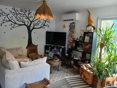 Télévision ou salle de divertissement dans l'établissement Maison 85m2 calme vue sur forêt