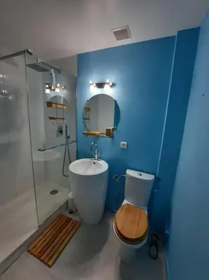 Salle de bains dans l'établissement Appartement terrasse, quartier très prisé