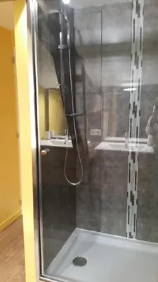 Salle de bains dans l'établissement Léon