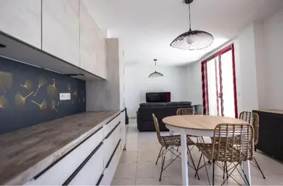 Cuisine ou kitchenette dans l'établissement Appartement proche du lac centre ville