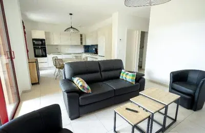 Coin salon dans l'établissement Appartement proche du lac centre ville