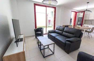 Télévision ou salle de divertissement dans l'établissement Appartement proche du lac centre ville