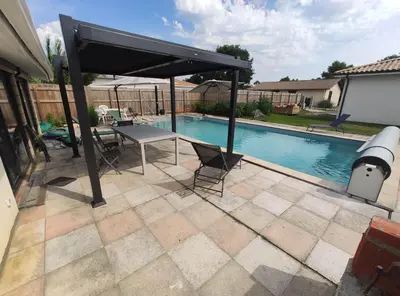 Piscine de l'établissement 2 Maisons de 3 et 2 chambres avec grande piscine commune ou située à proximité