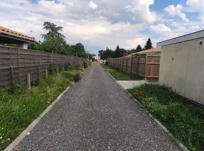 Plan de l'établissement 2 Maisons de 3 et 2 chambres avec grande piscine commune