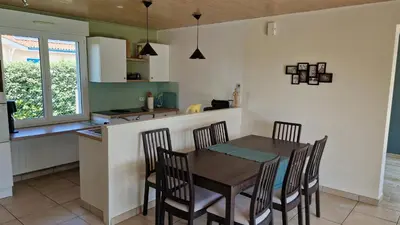 Cuisine ou kitchenette dans l'établissement La Villa du Marensin