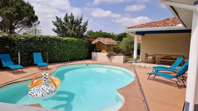 Piscine de l'établissement La Villa du Marensin ou située à proximité