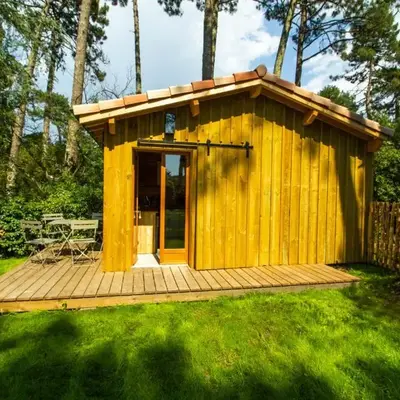 Cabane forêt proche plage avec piscine partagée