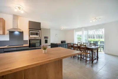 Cuisine ou kitchenette dans l'établissement Entre lacs & Océan - Maison climatisée avec jardin