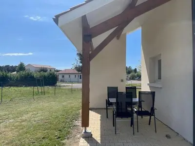Jardin de l'établissement Entre lacs & Océan - Maison climatisée avec jardin