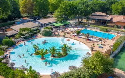 Piscine de l'établissement Le chalet Arcachonais ou située à proximité