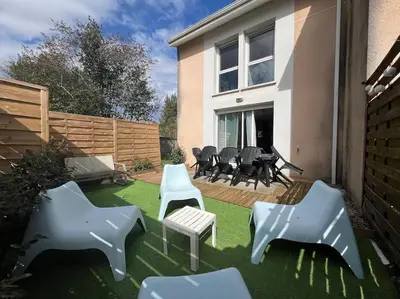 Jardin de l'établissement Maison Duplex T4 6 couchages