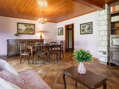 Télévision ou salle de divertissement dans l'établissement Holiday Home Maisouet by Interhome
