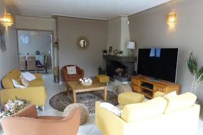 Télévision ou salle de divertissement dans l'établissement VILLA CLASSEE 3 ETOILES, PISCINE CHAUFEE 9X4, A 500M DE LA PLAGE SURVEILLEE