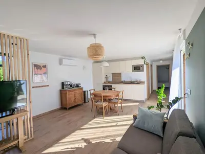 Cuisine ou kitchenette dans l'établissement Maison Chaleureuse - Côte landaise