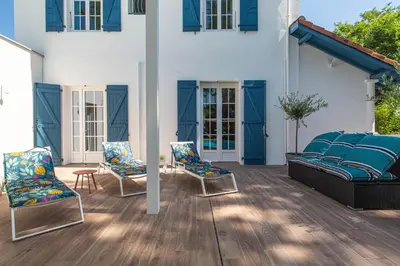 Coin salon dans l'établissement Villa Souleillous, basco landaise de prestige, 500m de la plage