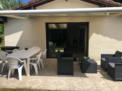 Terrasse ou espace extérieur de l'établissement Maison avec Piscine à Pontenx-les-Forges