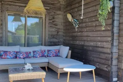 Coin salon dans l'établissement Superbe maison finlandaise en bois