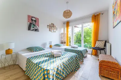 Un ou plusieurs lits dans un hébergement de l'établissement Villa Marie - Pyla sur mer superbe villa 10 personnes vue Bassin