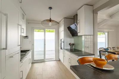 Cuisine ou kitchenette dans l'établissement Villa Marie - Pyla sur mer superbe villa 10 personnes vue Bassin