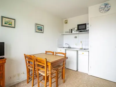 Cuisine ou kitchenette dans l'établissement Appartement à Mimizan Plage pour 4 pers, face à l'océan, balcon, parking, ménage inclus - FR-1-50-120
