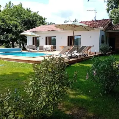 Maison neuve avec piscine chauffée