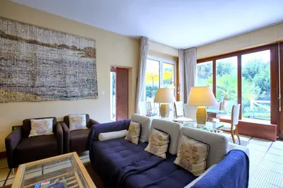 Coin salon dans l'établissement Villa Surprise