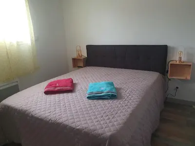 Un ou plusieurs lits dans un hébergement de l'établissement Chambre villa florecita