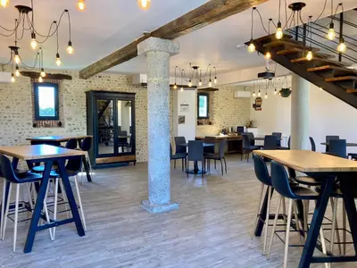Restaurant ou autre lieu de restauration dans l'établissement Le Domaine de Darracq