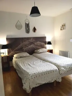 Un ou plusieurs lits dans un hébergement de l'établissement Charmante petite maison