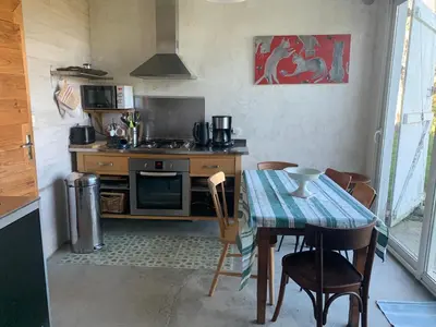 Cuisine ou kitchenette dans l'établissement Gîte La Louisiane