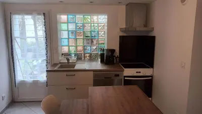Cuisine ou kitchenette dans l'établissement Le gite de la fontaine