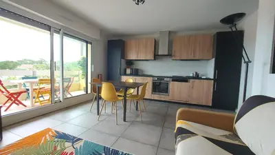 Cuisine ou kitchenette dans l'établissement Mimizan-Plage - Grand Studio - 1 à 4 pers - Tout confort - 6 mn à pieds de la plage