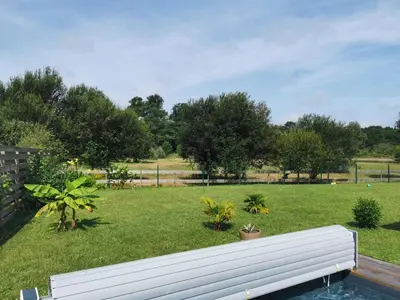 Jardin de l'établissement Villa en lisière de forêt