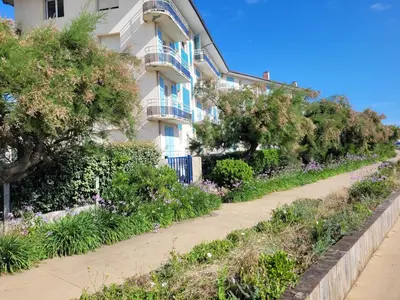 Jardin de l'établissement Sable - Appartement rénové pour 4 personnes