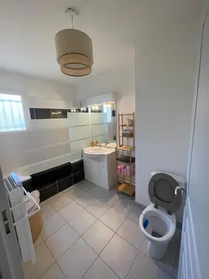 Salle de bains dans l'établissement Appartement cosy avec balcon
