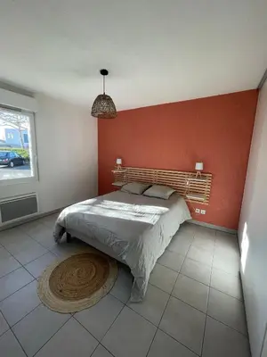 Un ou plusieurs lits dans un hébergement de l'établissement Appartement cosy avec balcon
