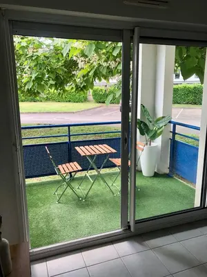 Balcon ou terrasse dans l'établissement Appartement cosy avec balcon