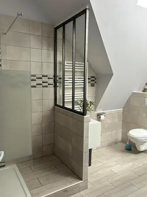 Salle de bains dans l'établissement Le Montmieri