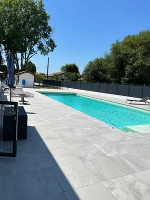 Piscine de l'établissement Le Montmieri ou située à proximité