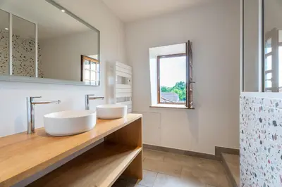 Salle de bains dans l'établissement Lou Grith - Maison pour 10 avec piscine privée