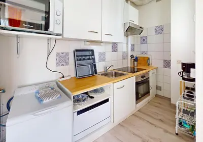 Cuisine ou kitchenette dans l'établissement Bateau - T2 proche de l'océan à Hossegor