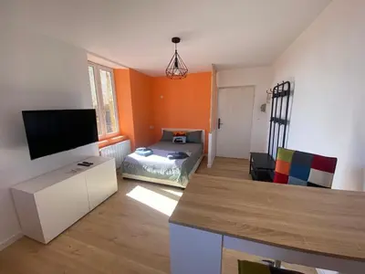 Télévision ou salle de divertissement dans l'établissement Studio lumineux hypercentre